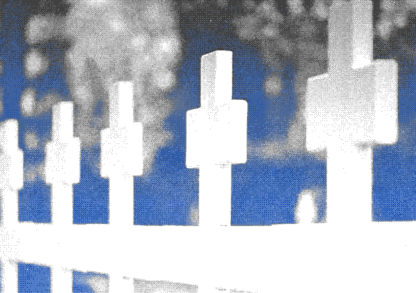 The white St. Andrew&rsquo;s crosses are characteristic for this cemetery. The graves, which are almost exclusively burials, are laid out in an east-west direction according to Orthodox tradition